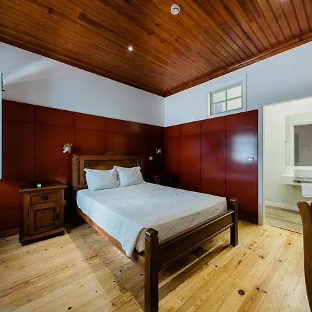 Pátio Da Figueira Pensión 3*